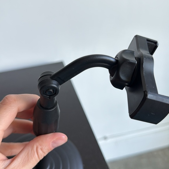 Desktop Tripod Phone Holder - Picture 5 of 8